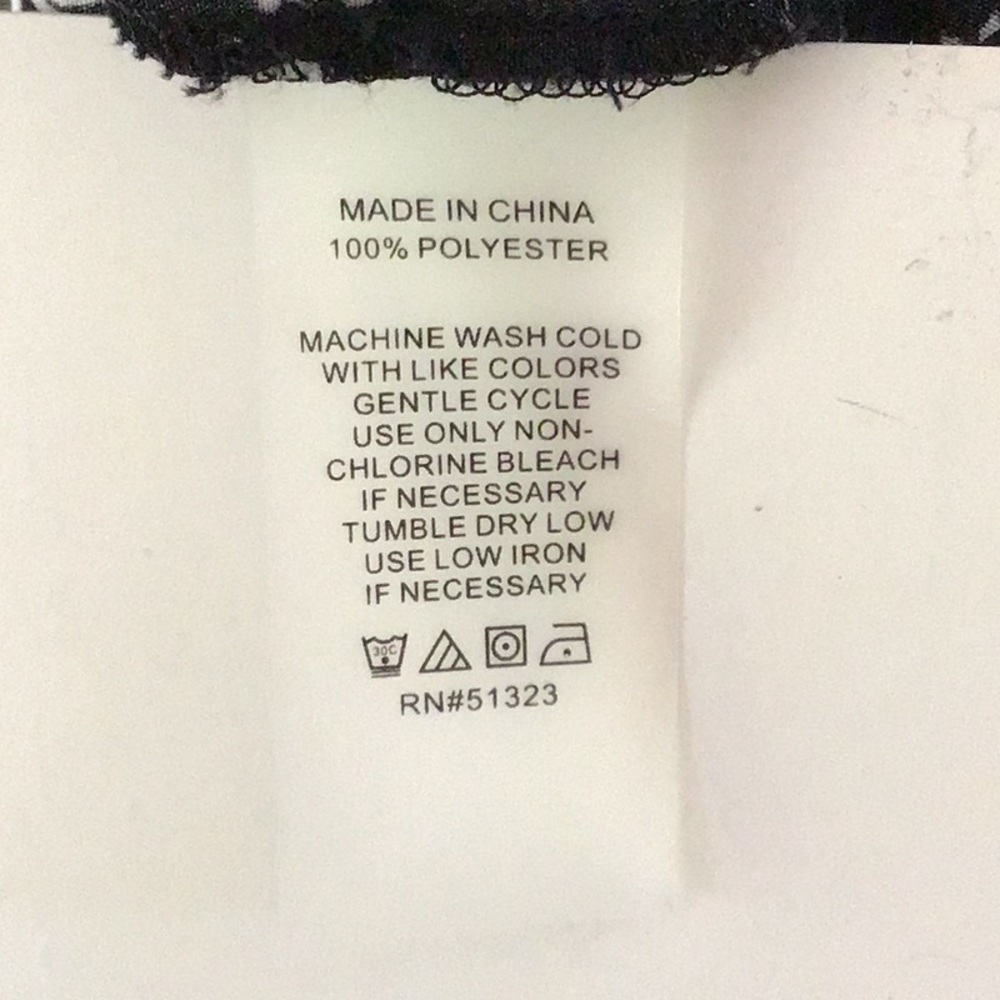 Vince Camuto Flutter Sleeve Top Botanical Design … - image 7